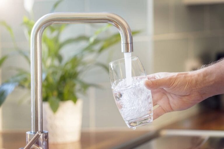 adoucir l'eau du robinet chez soi