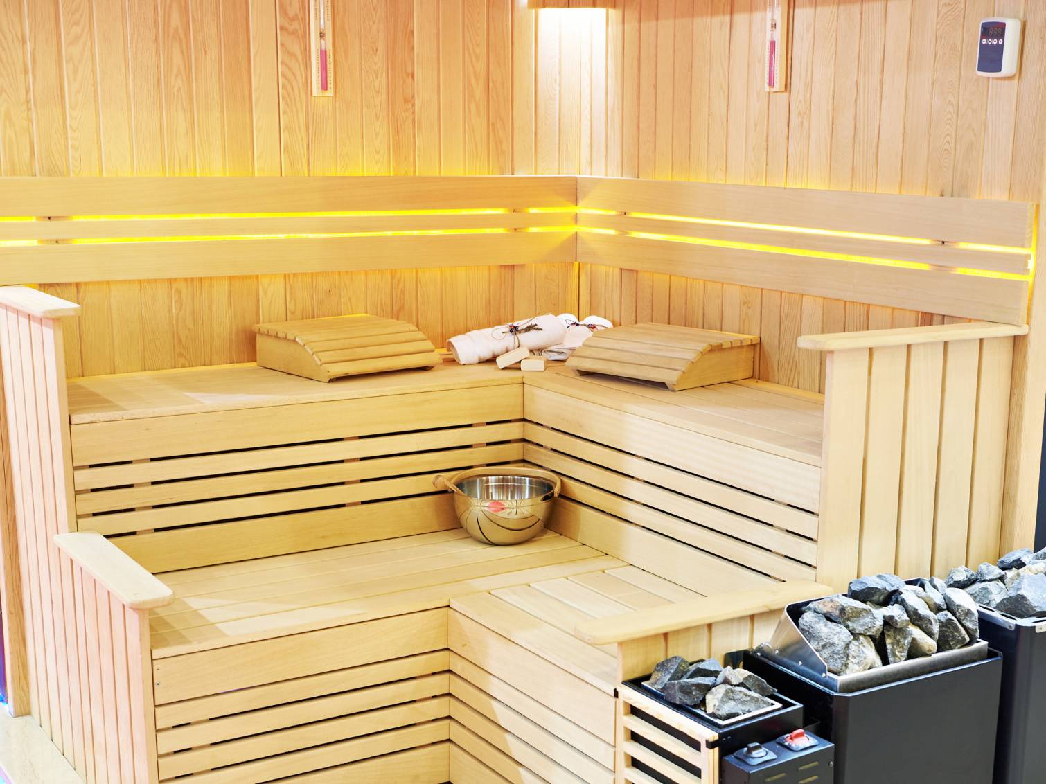 sauna domicile maison SPA bien-être finlandais infrarouge chaleur relaxation luxe