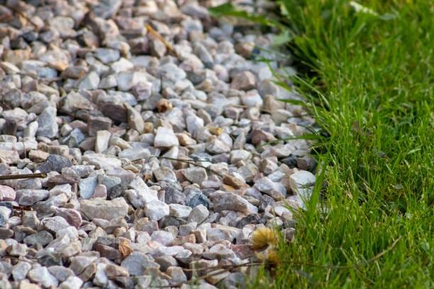 allée en gravier drainant jardin